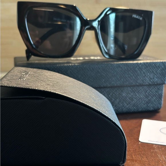 Prada sunglasses black - Picture 3 of 4